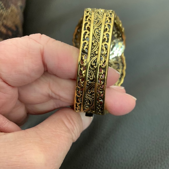 Bracelets - Picture 4 of 6